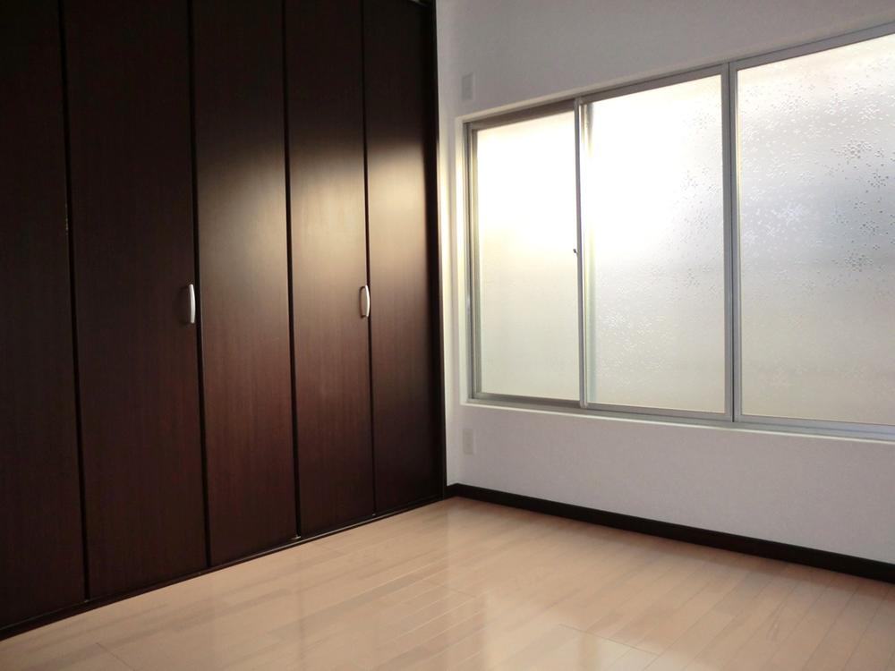 Non-living room. Indoor (September 2012) shooting