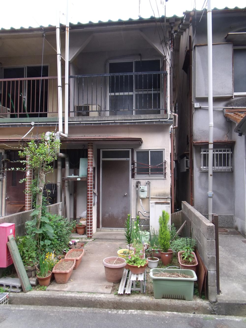 Local appearance photo. Local (April 2012) shooting