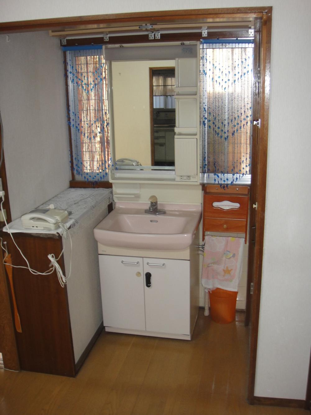 Wash basin, toilet. Indoor (September 2013) Shooting