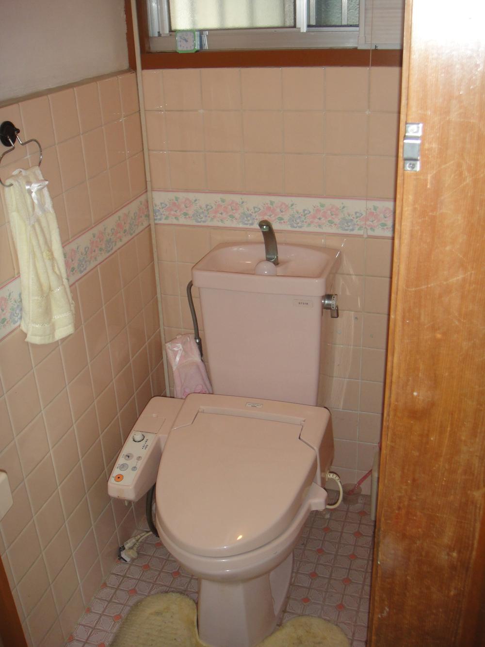 Toilet. Indoor (September 2013) Shooting