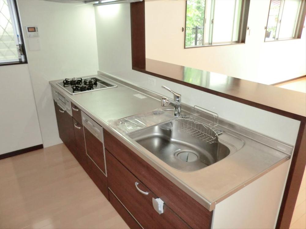 Kitchen. Dishwasher with counter kitchen