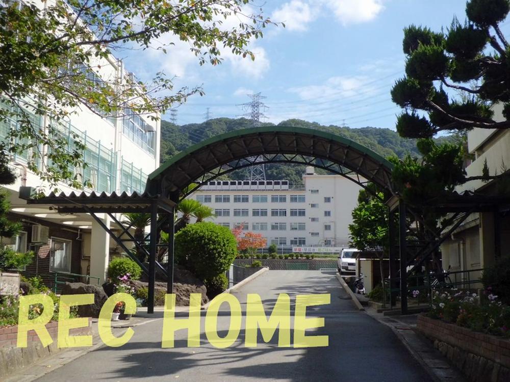 Junior high school. 706m to Daito Municipal Shijo junior high school