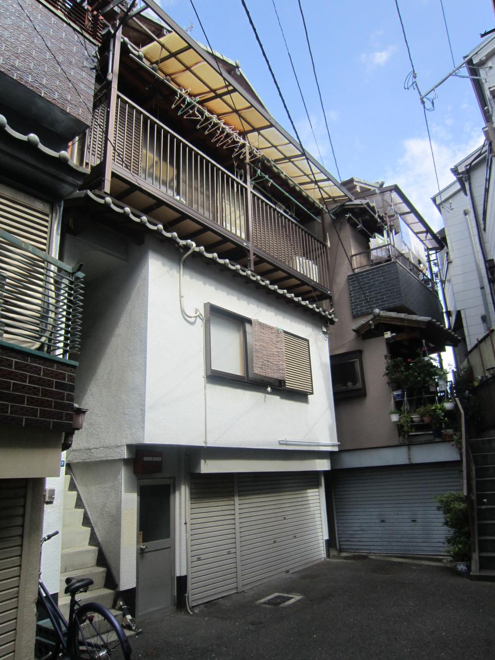 Local appearance photo. Local (11 May 2013) Shooting