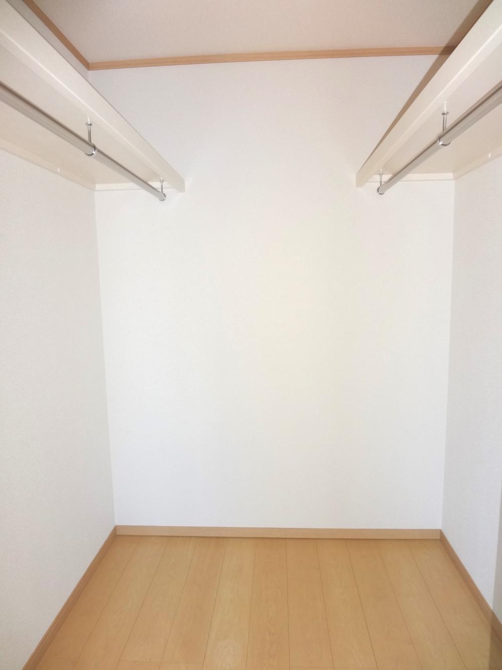 Receipt. Indoor (12 May 2013) Shooting ・ The No. 1 place ◎ main bedroom we offer a walk-in closet of a large capacity to enter plenty of clothing and items of seasonal.