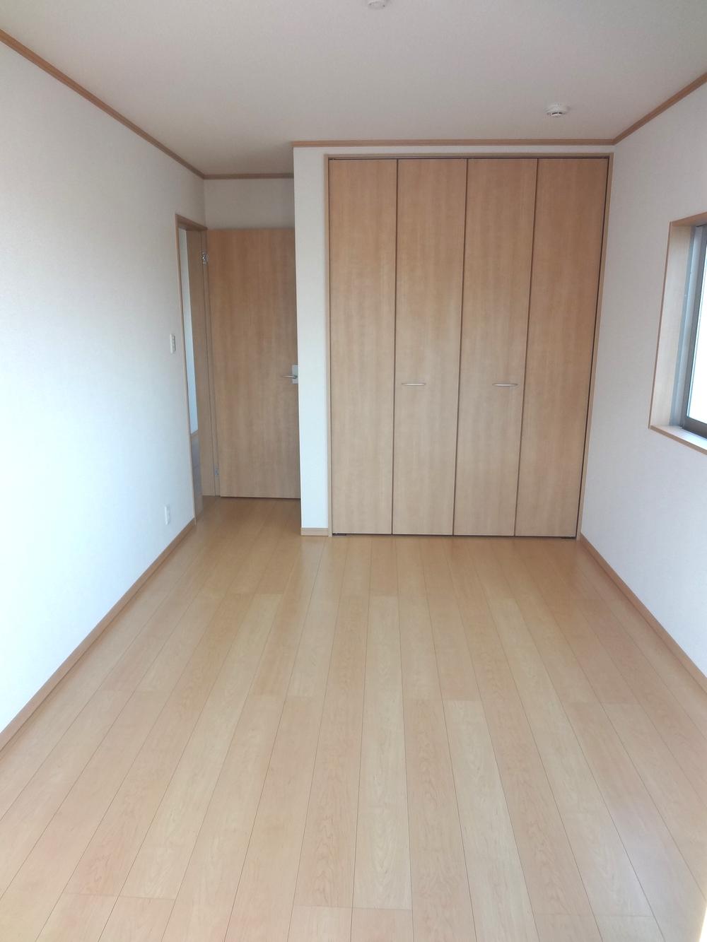 Non-living room. Local (12 May 2013) Shooting ・ No. 3 place ◎ sunlight from the south side is the cozy room.