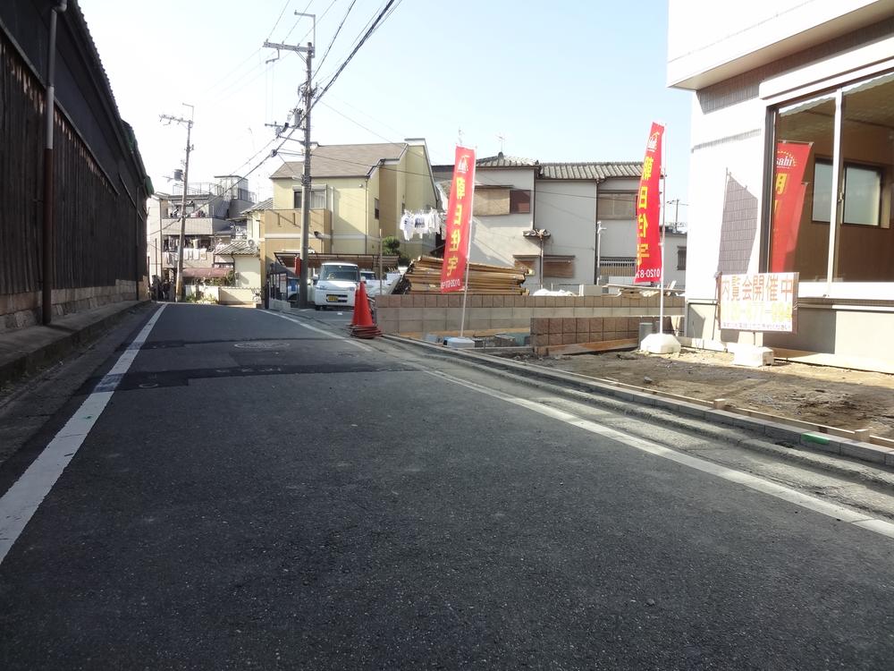 Local photos, including front road. Local (11 May 2013) shooting ◎ facing the south side of the road.