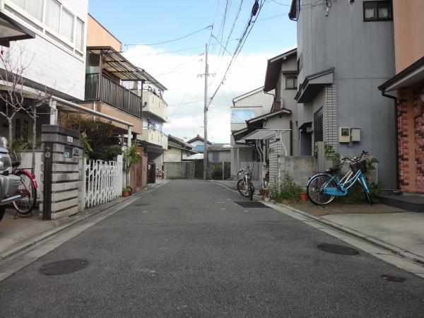 Local photos, including front road. Frontal road