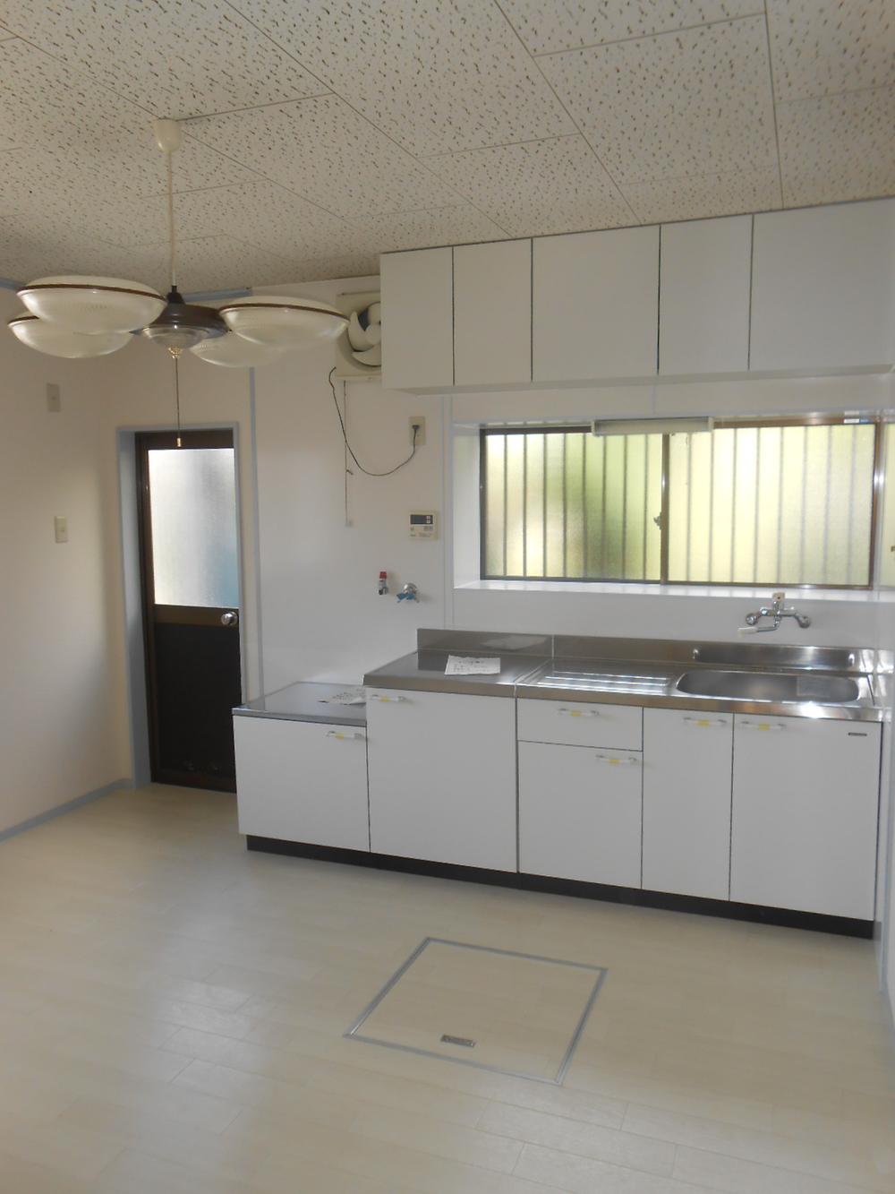 Kitchen. Floor also wall nor system Kitchen Pikkapika! 