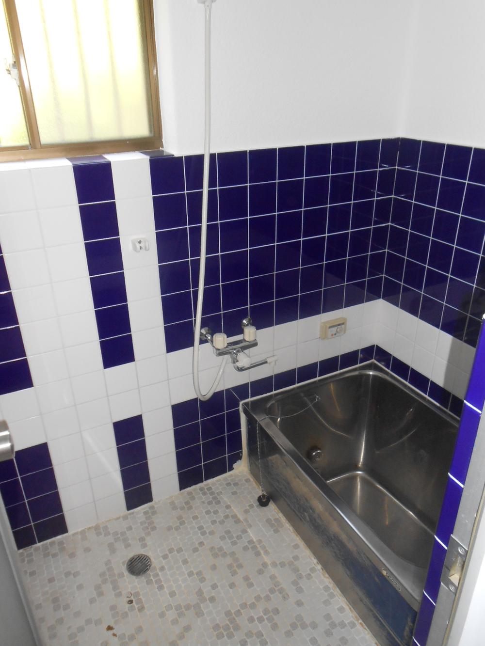 Bathroom. It is a beautiful kitchen ^^