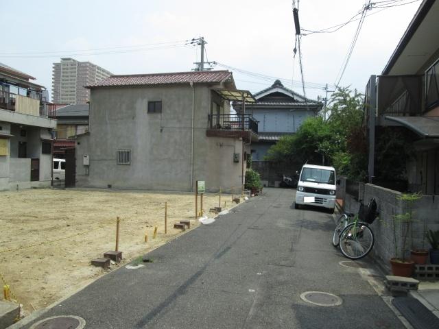 Local photos, including front road. It is a quiet residential area