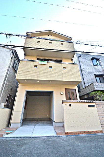 Local appearance photo. Local (10 May 2013) Shooting