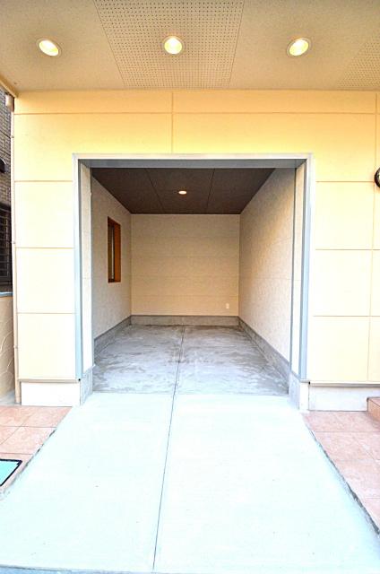 Parking lot. Local (10 May 2013) Shooting