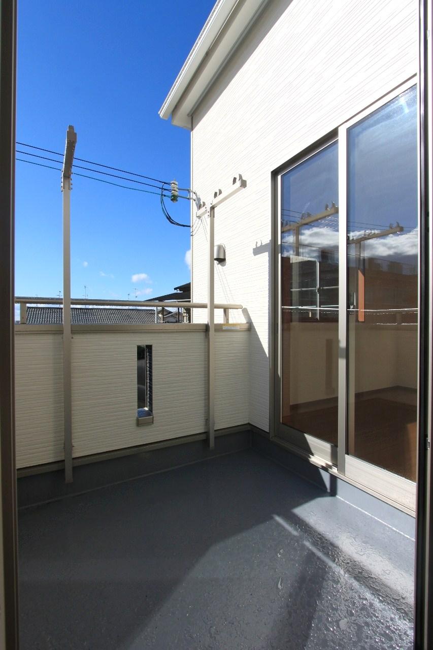 Balcony. ◆ balcony