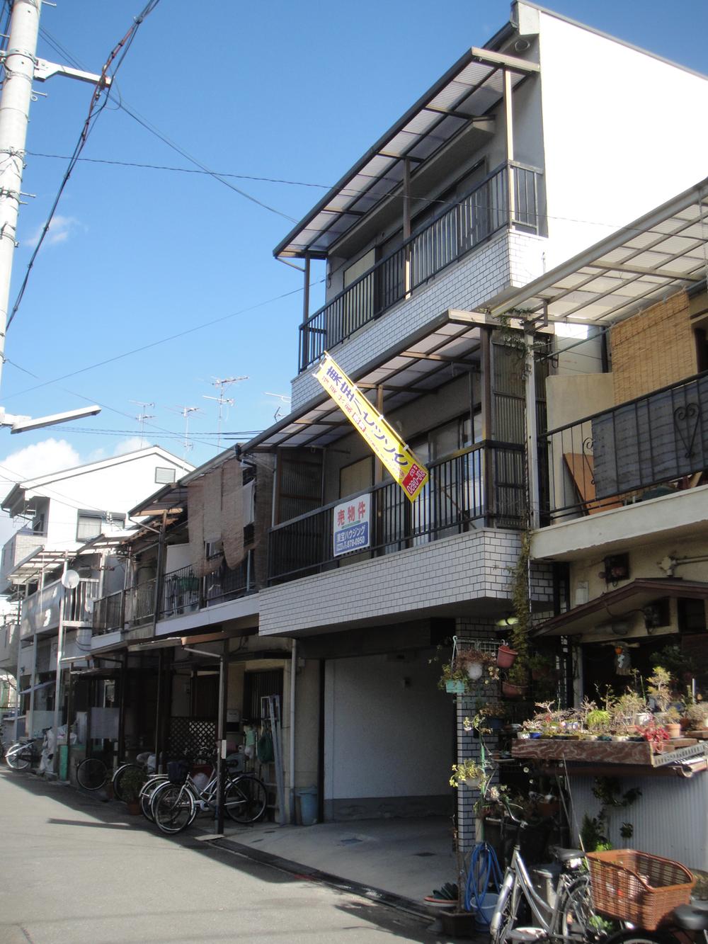 Local appearance photo. Big is the house