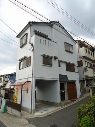Local appearance photo. The building is the appearance. Shooting from the southeast direction. 