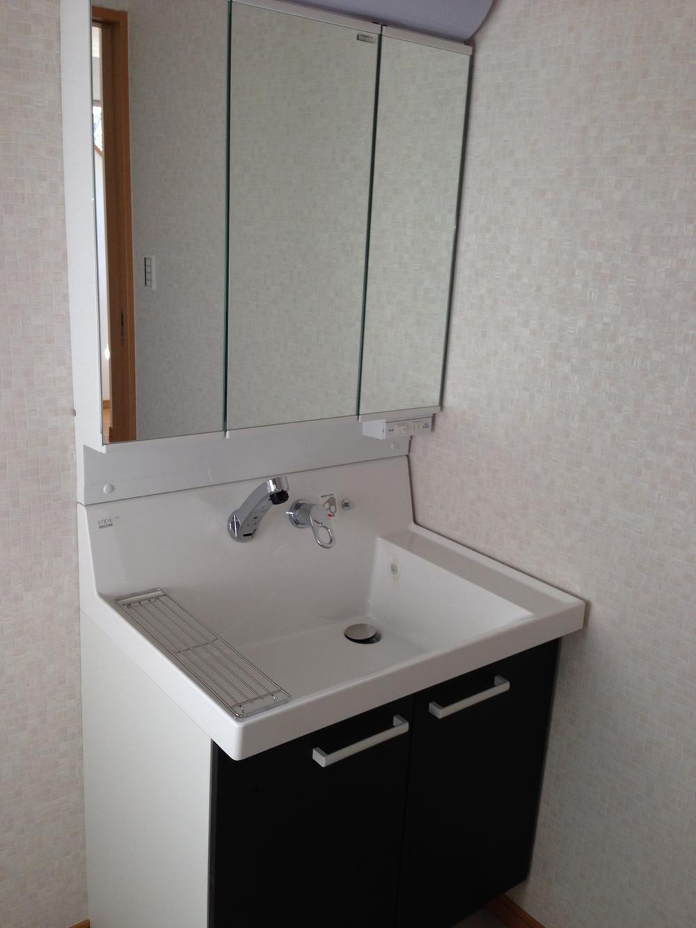 Wash basin, toilet. Indoor (10 May 2013) Shooting