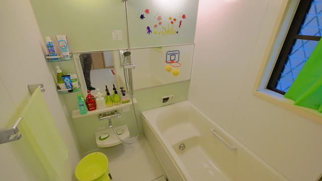 Bathroom. Indoor (10 May 2013) Shooting