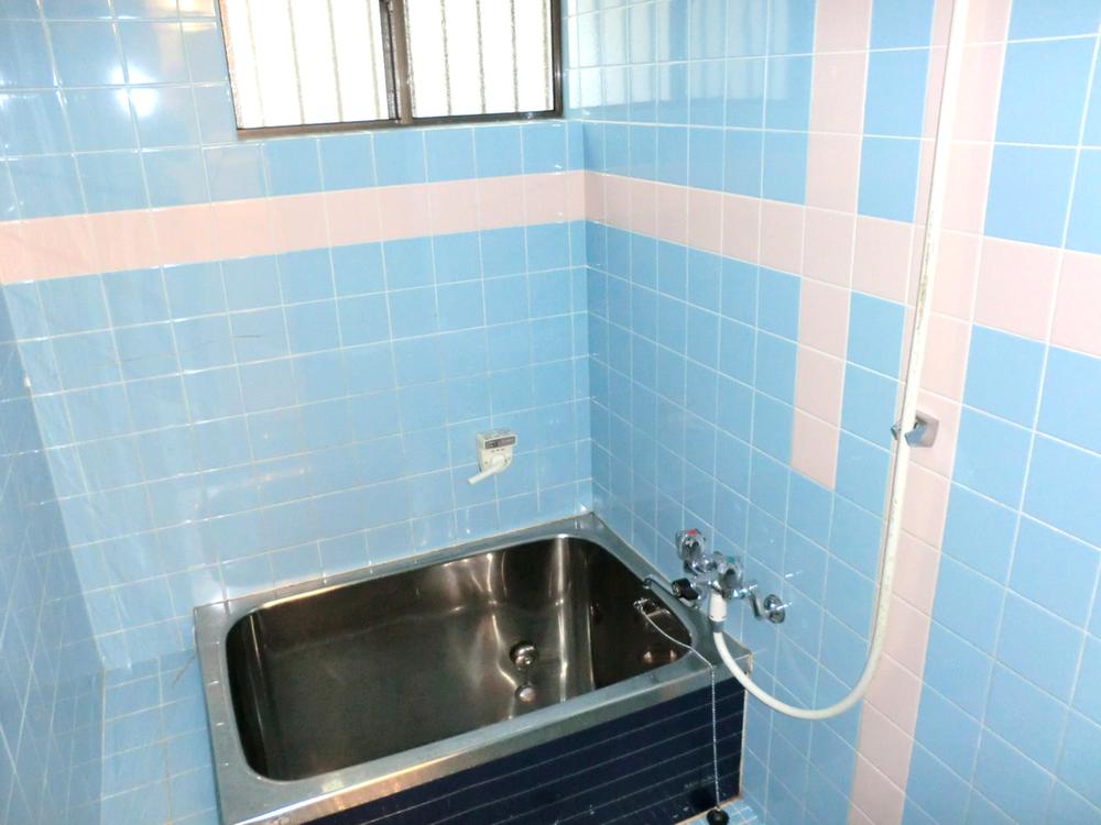 Bathroom. Room (August 2012) shooting