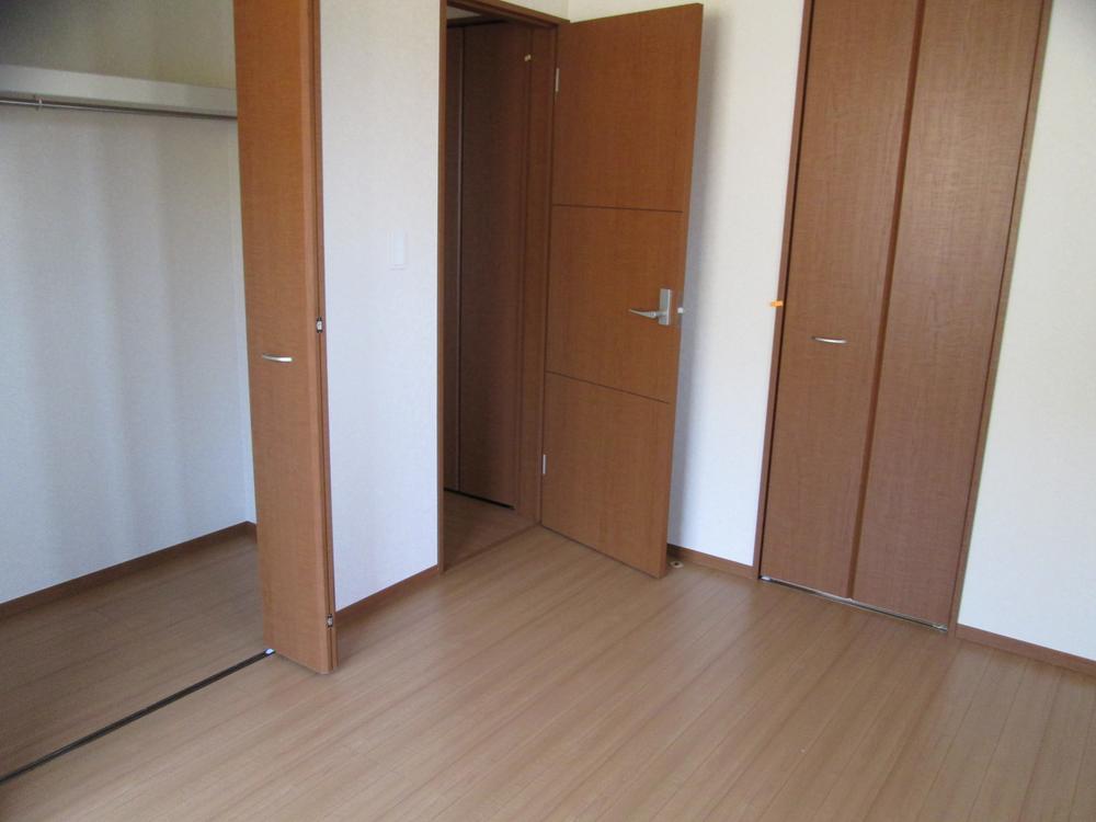 Other introspection. All rooms have closet