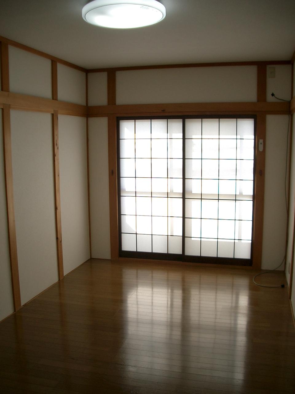 Living. It is completely renovated ^^