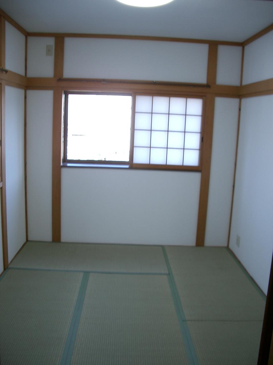 Non-living room. Is a Japanese-style room