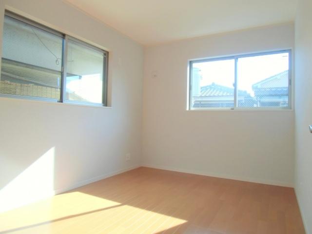 Same specifications photos (Other introspection). Nice wind as Western-style