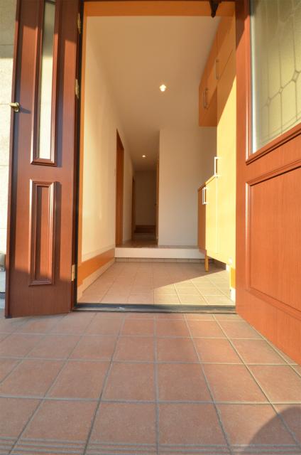 Entrance. Local (11 May 2013) Shooting