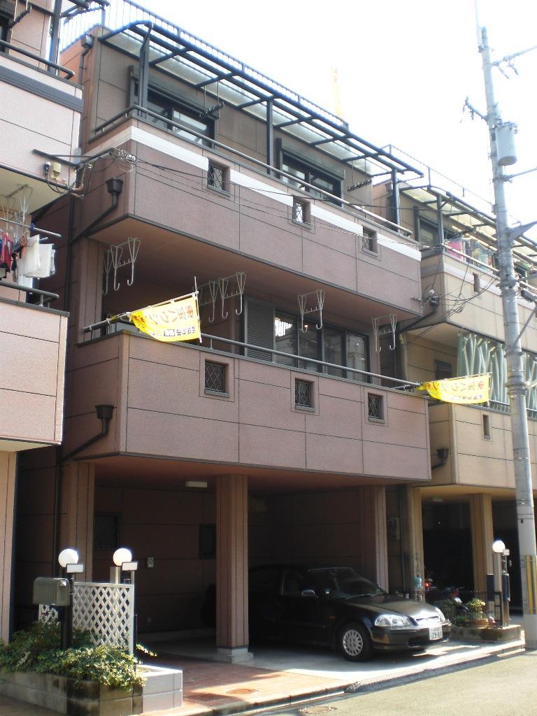 Local appearance photo. Local (11 May 2013) Shooting