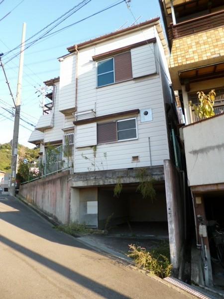 Local appearance photo.  ☆ Because of the hill, Ventilation view good