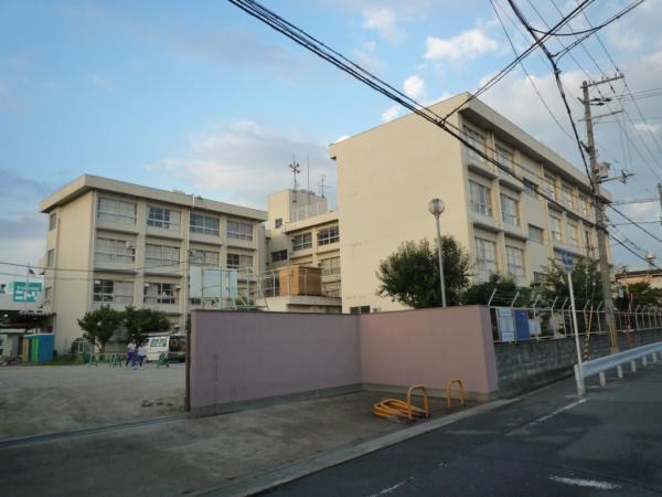 Junior high school. 560m up to junior high school junior high school Morofuku