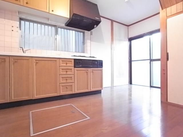 Kitchen.  ◆ First floor dining kitchen