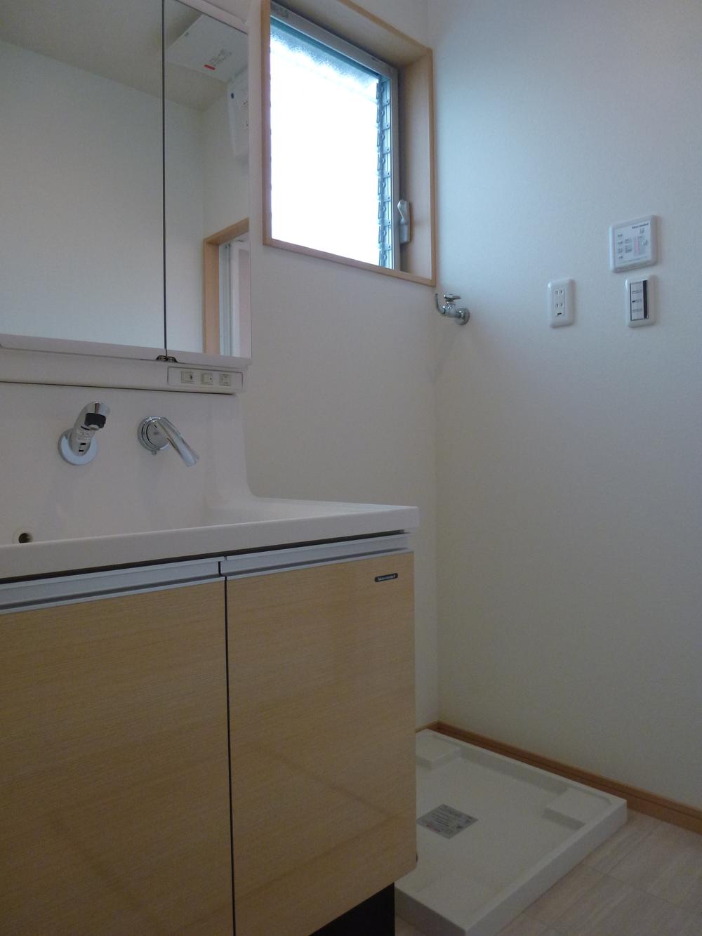 Wash basin, toilet. Indoor (March 2013) Shooting