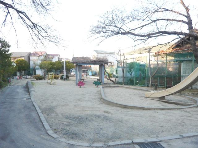 Local appearance photo. Back is a good day in the park. 