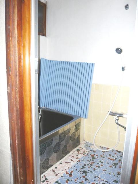 Bathroom. Indoor (March 2013) Shooting