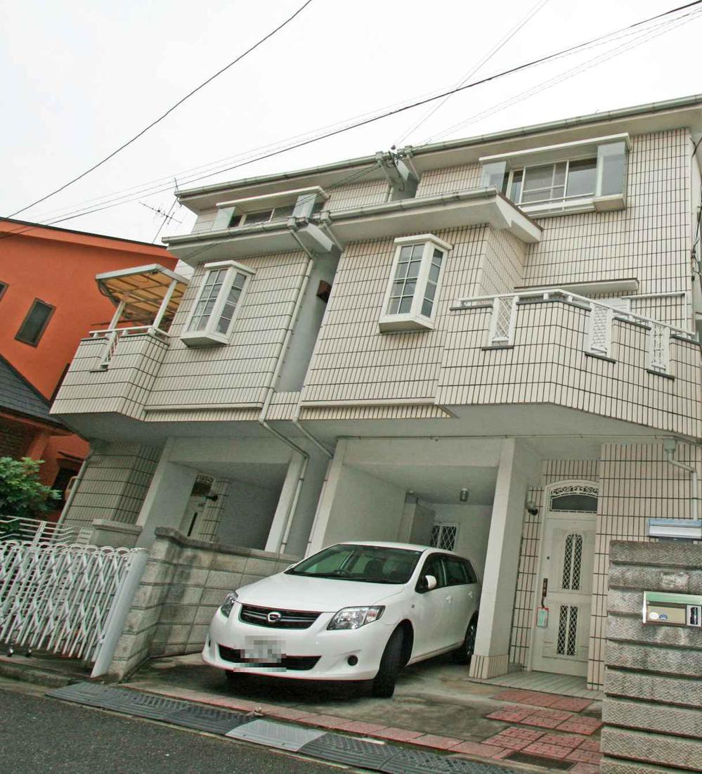 Local appearance photo. Local (12 May 2013) Shooting