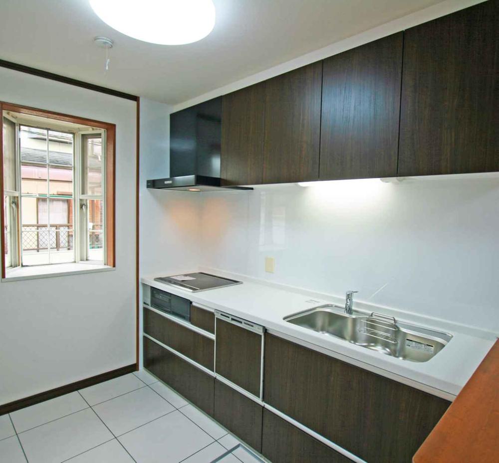 Kitchen. Indoor (12 May 2013) Shooting