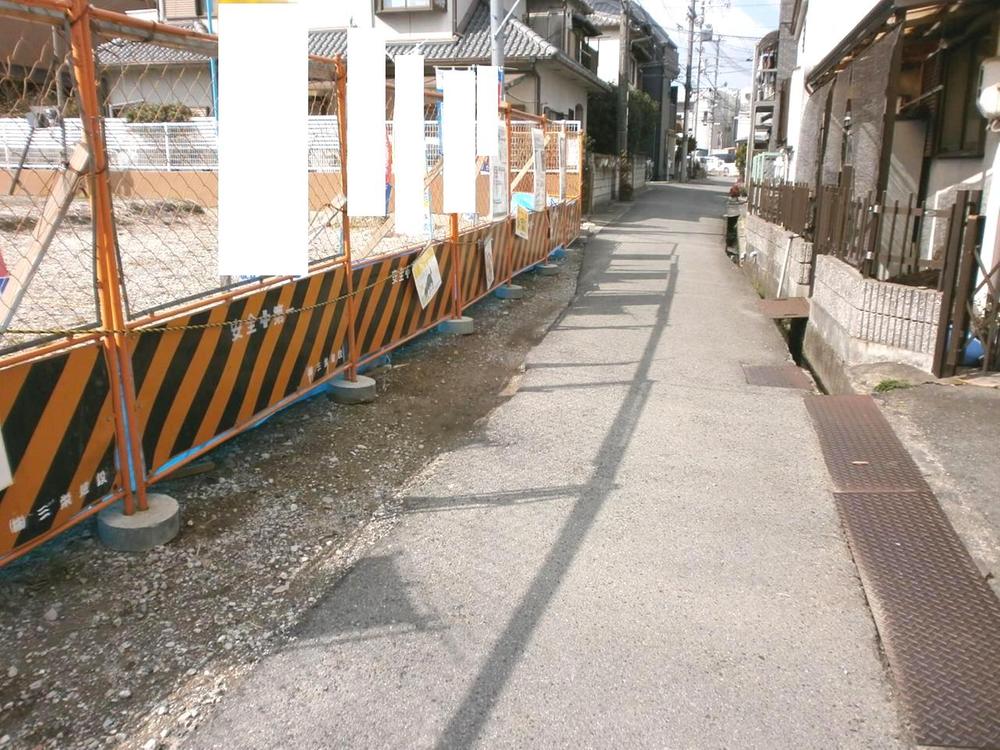 Local photos, including front road. Local (03 May 2012) shooting shadow