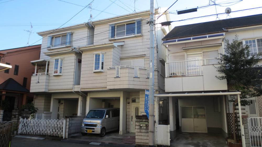 Local appearance photo. Local (12 May 2013) Shooting