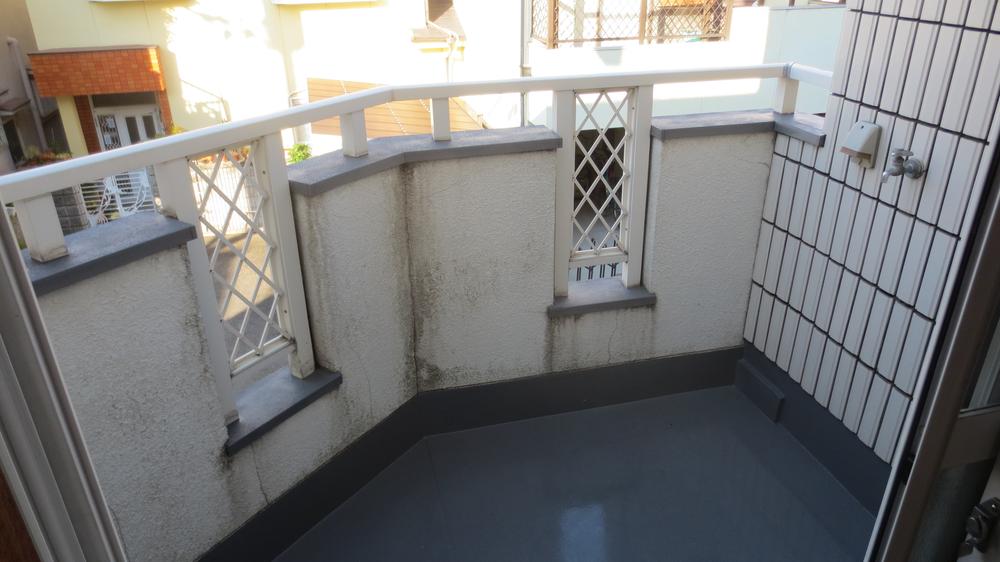 Balcony. Balcony two places, This is the second floor part.