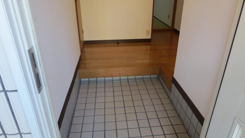 Entrance. Local (12 May 2013) Shooting