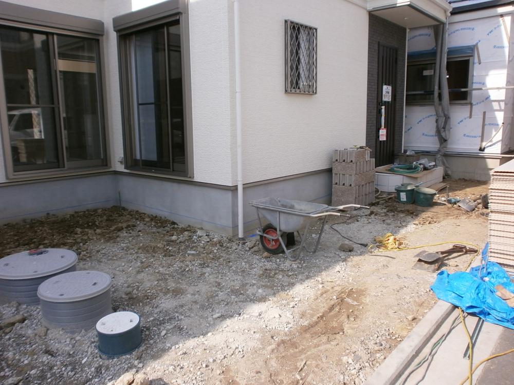 Local photos, including front road. It will soon complete