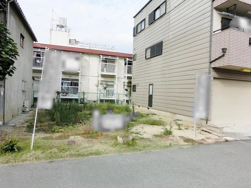 Local photos, including front road. Local (11 May 2013) Shooting