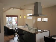 Kitchen. Our construction cases: Island Kitchen Also as a place for family gatherings, It is also ideal as a home party of the place of mom friends with each other.