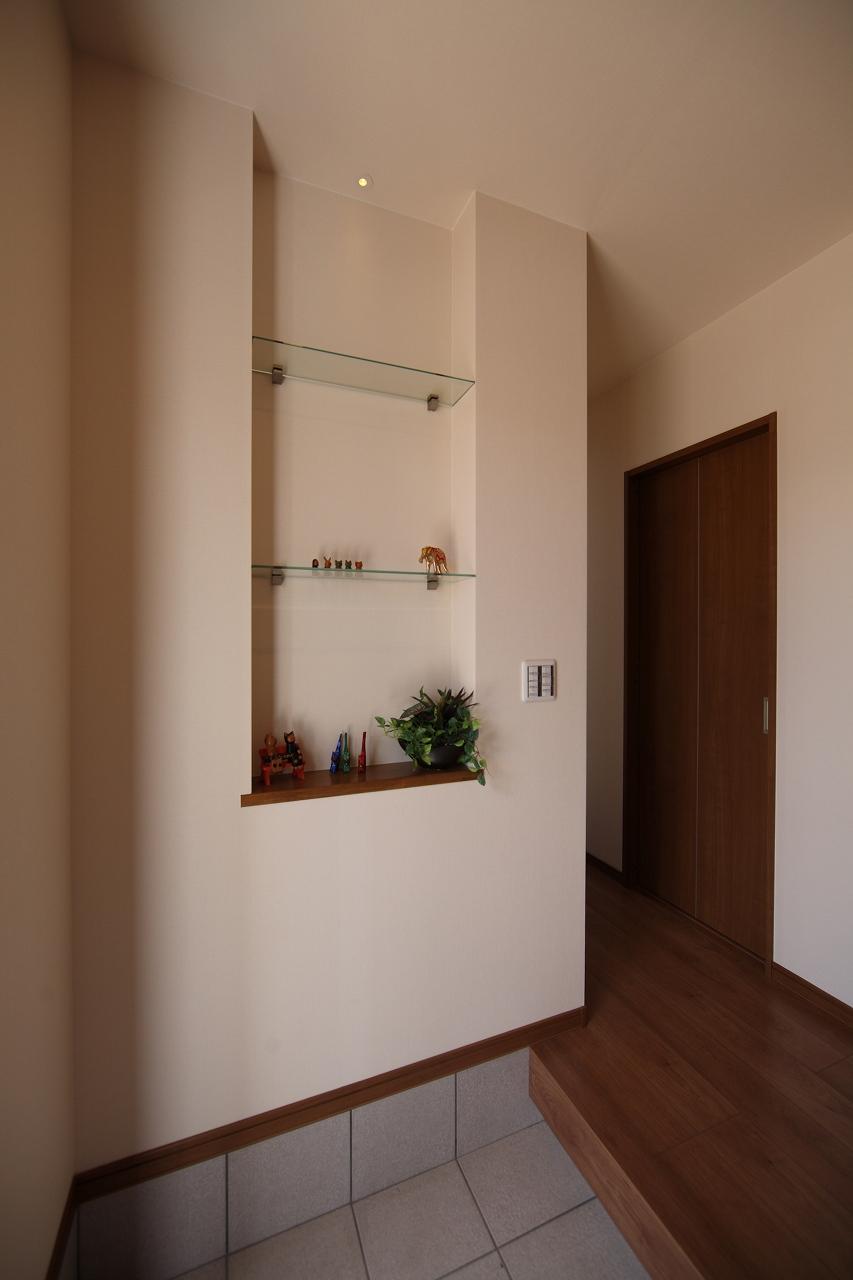 Entrance. Our construction cases: entrance niche