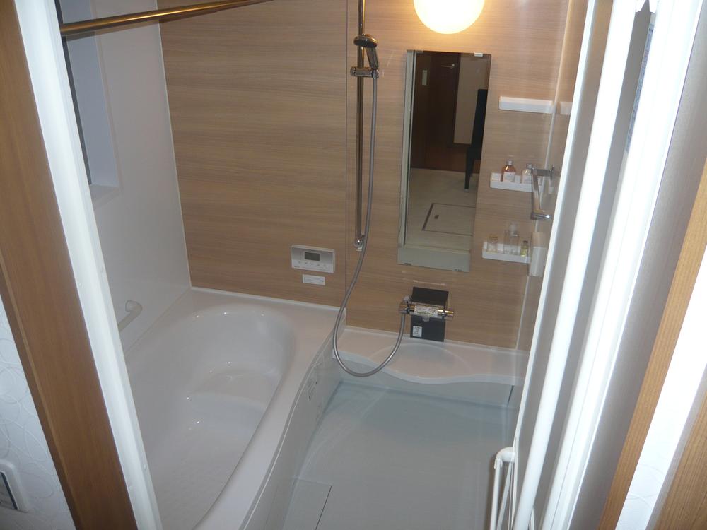 Other Equipment. TOTO ・ Panasonic ・ We will choose from three manufacturers of LIXIL. Adopt the bathroom of all manufacturers Hitotsubo type! Put you in the bath slowly stretched out foot. Half-length bath tub are also available.