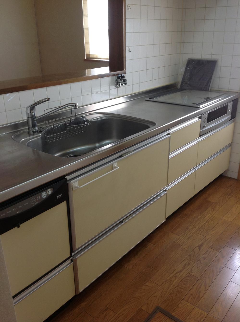 Kitchen. Indoor (10 May 2013) Shooting