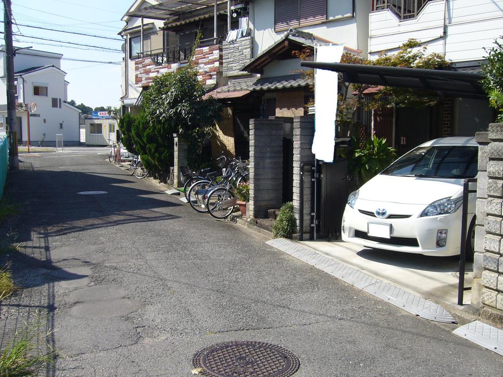 Local photos, including front road. Local (10 May 2013) Shooting