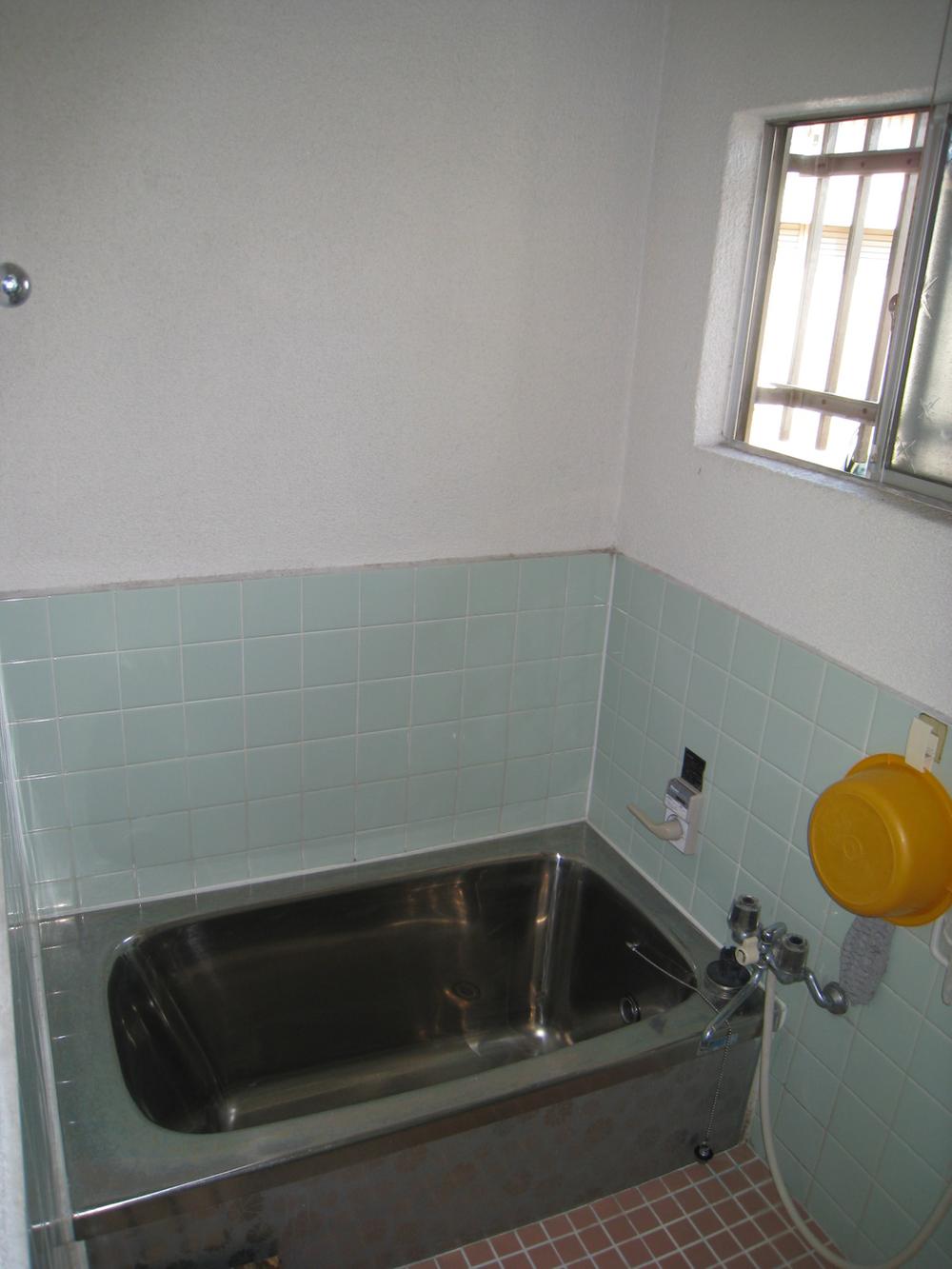 Bathroom. Indoor (08 May 2013) Shooting