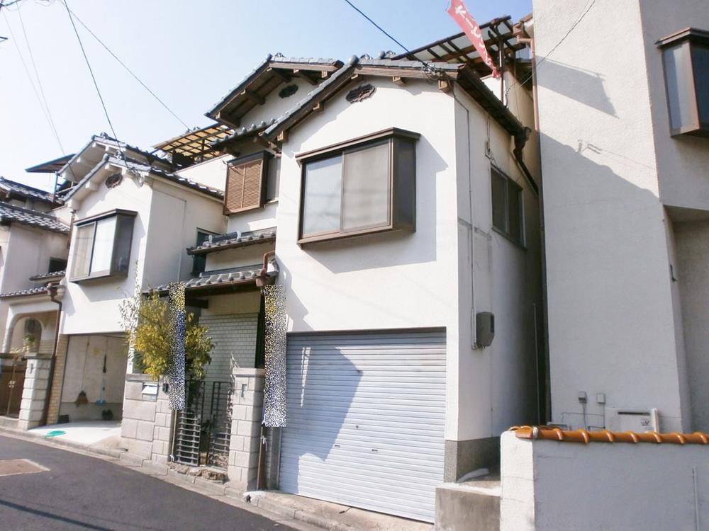 Local appearance photo. East-west two-sided free