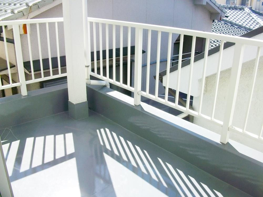 Balcony. Good per sun from the south!